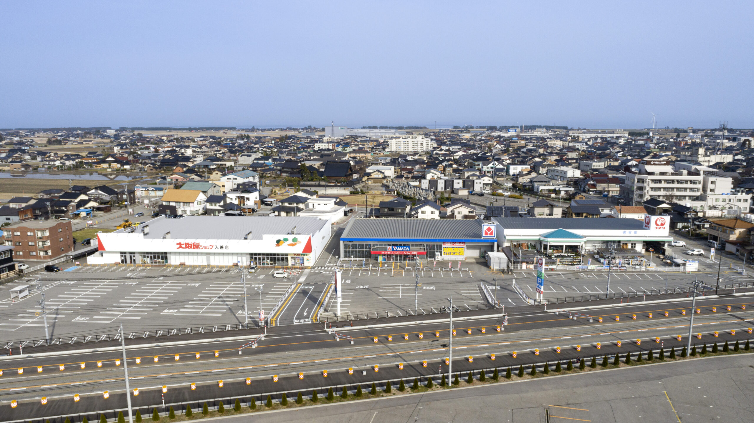 大阪屋ショップ入善店 , ヤマダ電機入善店 , コメリ入善店